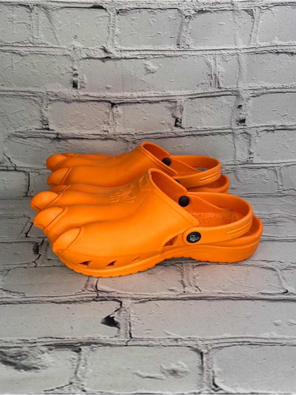 Clawz Unisex Orange Toe-Sculpted EVA Clogs with Heel Strap - Picture 3 of 7